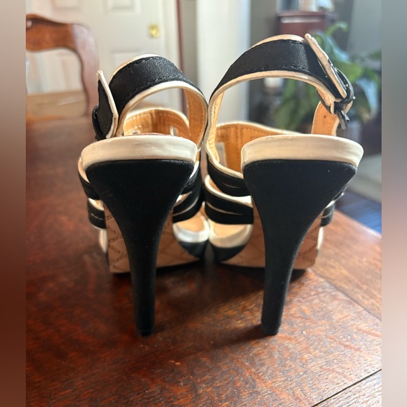 L.A.M.B. Black and White Geometric Heels. Size 8 - Picture 4 of 11